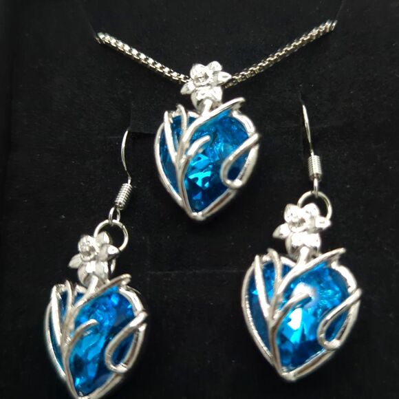 Blue Heart Necklace & Earrings Set - Silver Floral Vine - Gift Boxed - Picture 1 of 2